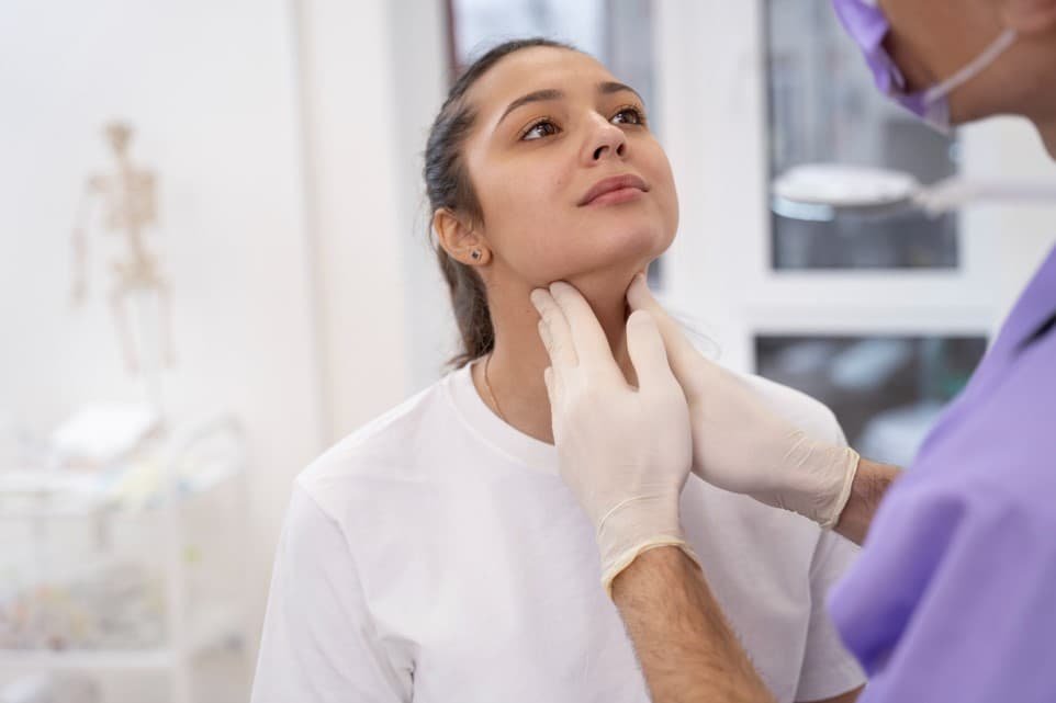 Lipopapada en Colombia - Dr. Óscar Barón - Cervicoplastia bogota