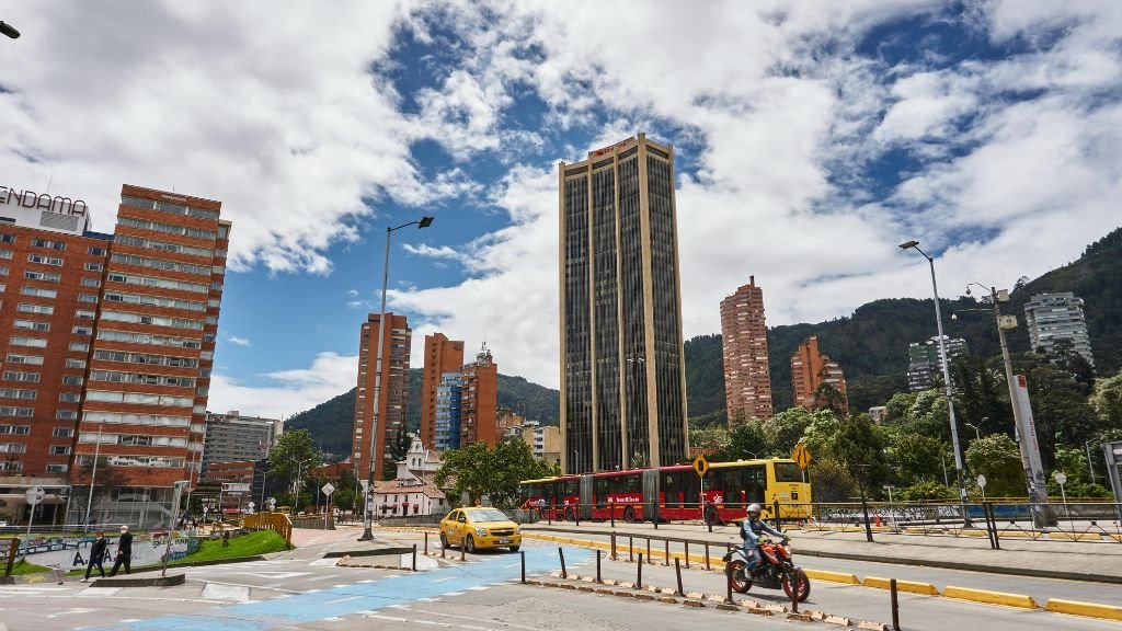 ¿Cómo contactar al Dr. Óscar Barón, cirujano plástico en Colombia