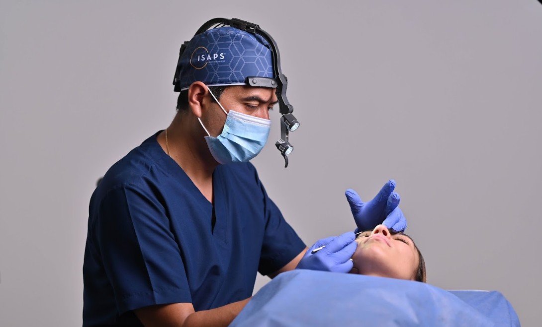 Rinoplastia ultrasónica en Bogotá realizada por el cirujano plástico Óscar Barón