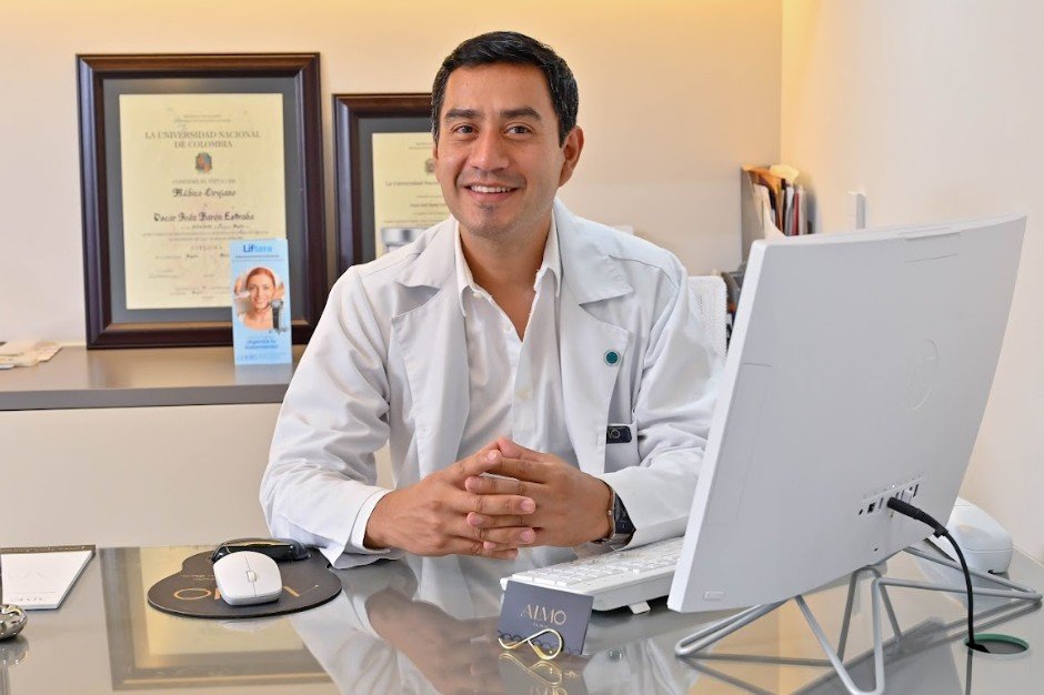 Cirujano plástico certificado en Bogotá Óscar Barón