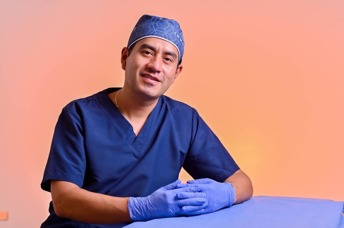 Médicos cirujanos plásticos certificados en Colombia-Dr. Oscar Barón