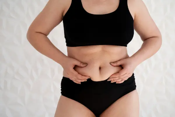 Eliminar la grasa acumulada en el abdomen bajo es un objetivo común para muchas personas que desean mejorar su apariencia y bienestar. En este artículo guiado por el Dr. Óscar...