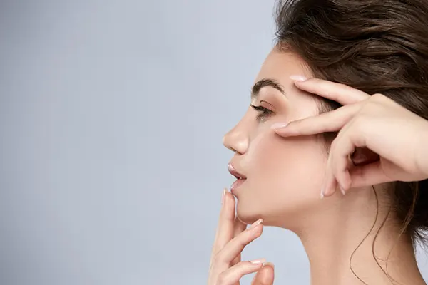 Si estás considerando mejorar la armonía de tu rostro, conocer los costos reales es clave para tomar una decisión informada. En esta guía del Dr. Óscar Barón descubrirás cuánto vale...