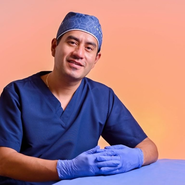 Médicos cirujanos plásticos certificados en Colombia-Dr. Oscar Barón